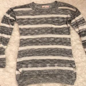 Grey and white long sleeved shirt😊